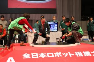 昨年度「全日本ロボット相撲全国大会」の模様