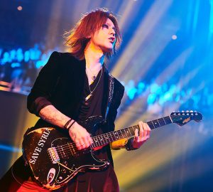 世界初の水素 燃料電池コンサート「 LUNA SEA The Anniversary 2017 」を開催したロックバンドLUNA SEA ギタリスト SUGIZO氏。