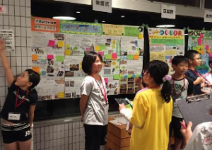 【第6回（2016 年）の全国大会の様子】活動成果を発表する壁新聞セッション（北海道大会）
